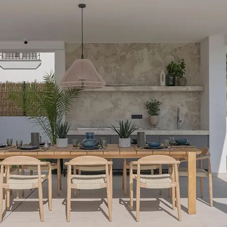 Willa Marbesa Beachside Lux