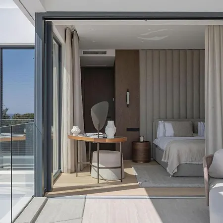 فيلة Marbesa Beachside Lux *