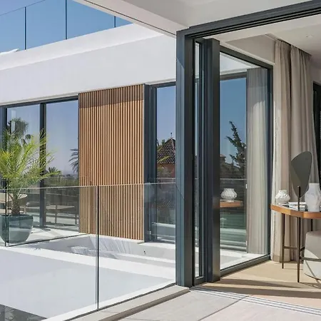 Marbesa Beachside Lux * ماربيا