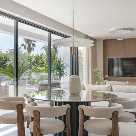 Marbesa Beachside Lux ماربيا