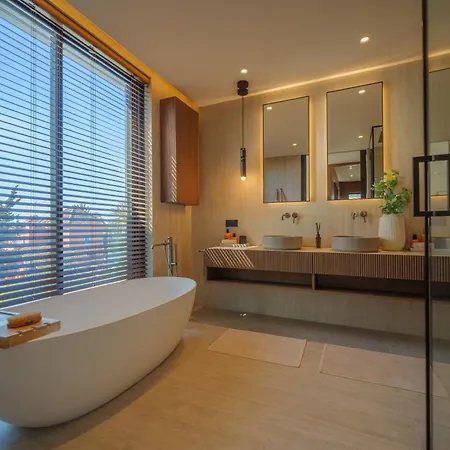 Marbesa Beachside Lux ماربيا