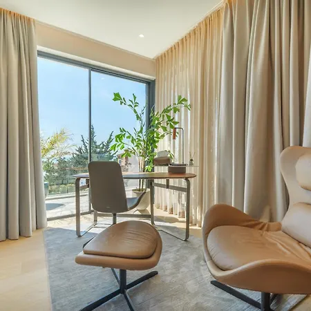فيلة Marbesa Beachside Lux *