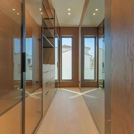 Marbesa Beachside Lux فيلة
