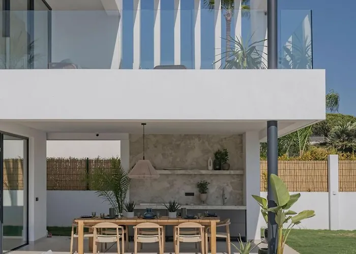 ヴィラ Marbesa Beachside Lux